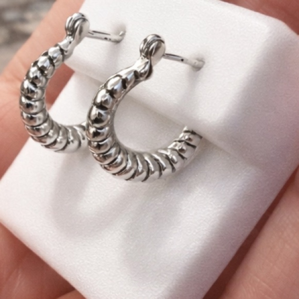 ✨ Solid Sterling Silver Ribbed Hoop Earrings | 925 | NEW - Picture 2 of 5